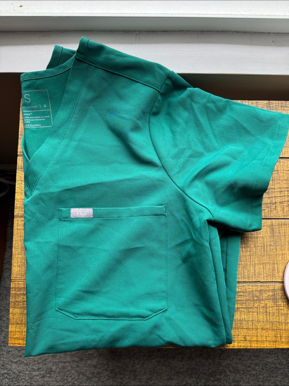 Figs Women’s Short Sleeve V-Neck Scrub Top in Teal Green